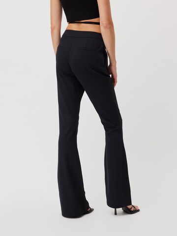 Flared Pantaloni con piega frontale 'Hildegard Tall' di LeGer by Lena Gercke in nero