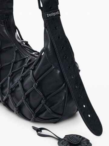 Desigual Olkalaukku värissä musta
