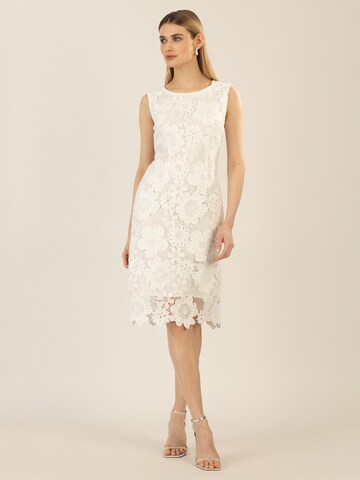 APART Kleid in Weiß