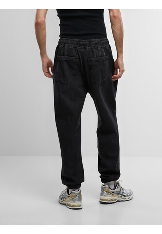 Urban Classics Tapered Jeans in Schwarz