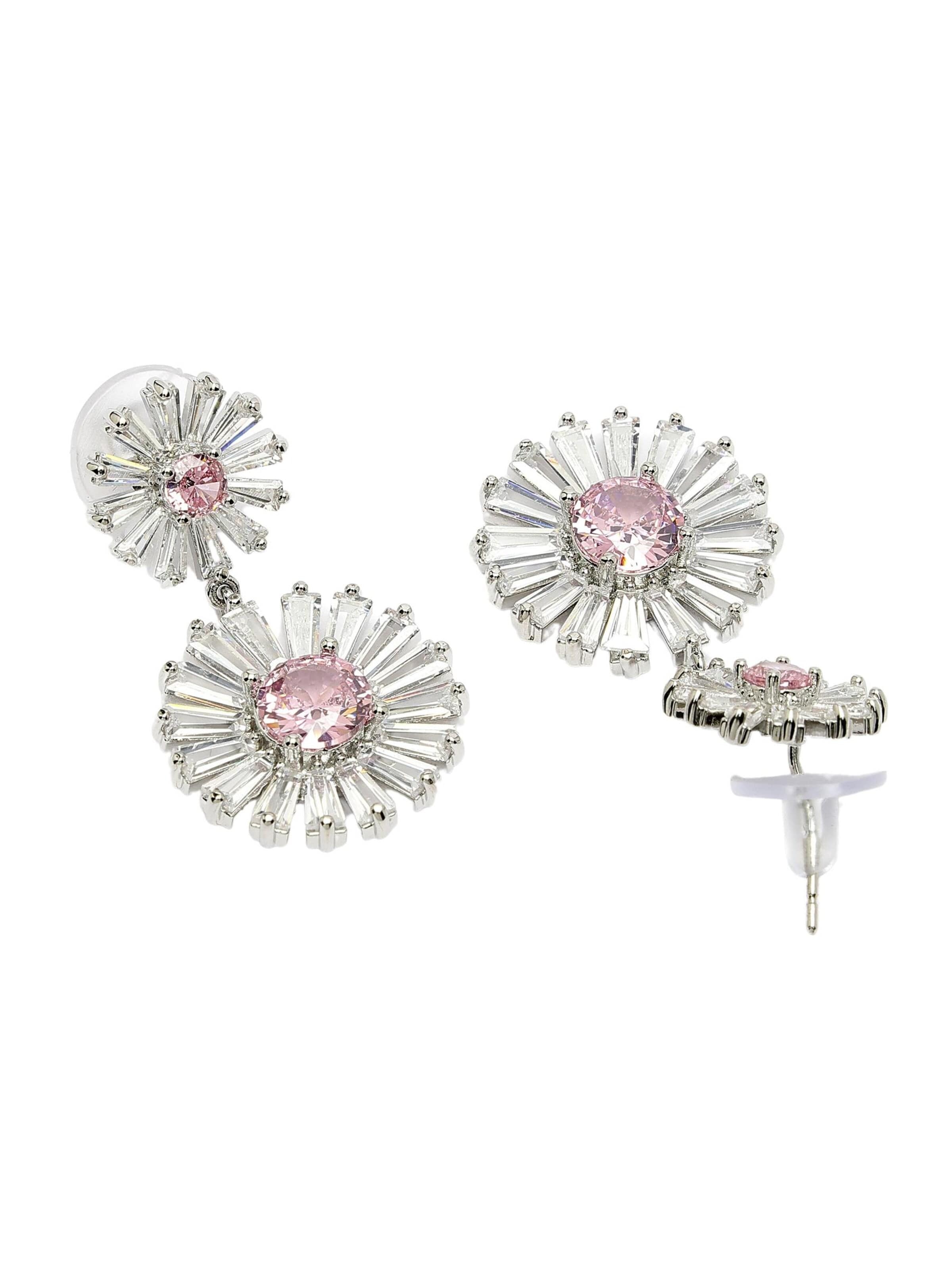 Boucles d'oreilles 'Bernadettesa' AVANT-GARDE PARIS en blanc