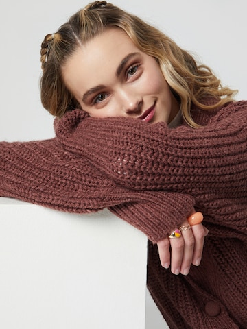 Manteau en tricot 'Primrose' florence by mills exclusive for ABOUT YOU en marron