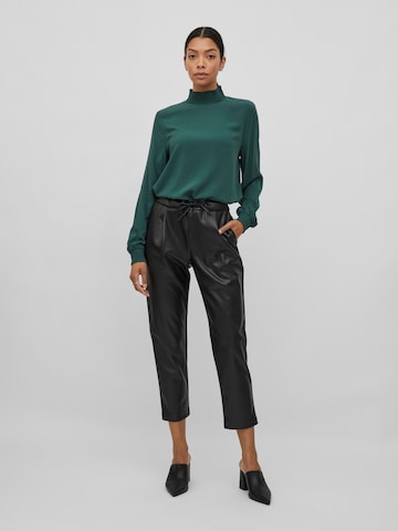 VILA Regular Pleat-Front Pants 'NILLE' in Black