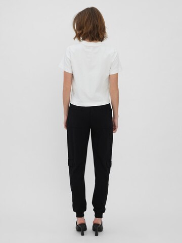 Tapered Pantaloni cargo 'Eva' di VERO MODA in nero