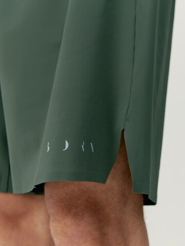 Regular Pantalon de sport ' Orinoco ' Born Living Yoga en vert
