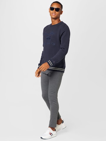 TOMMY HILFIGER Sweatshirt in Blau