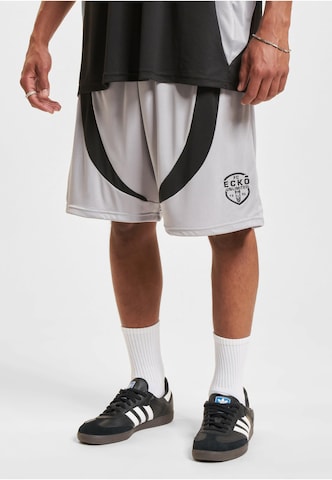 Ecko Unlimited Loose fit Pants in Grey: front