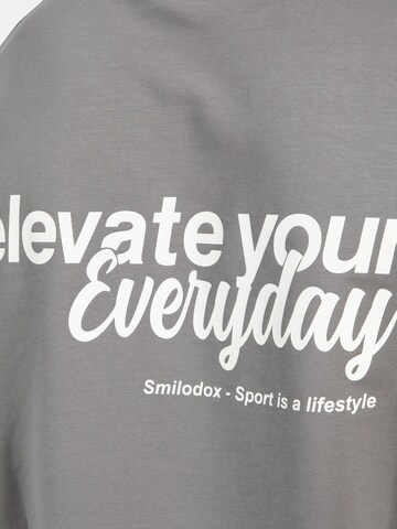 Smilodox T-Shirt 'Tamio' in Grau