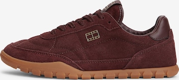 Tommy Jeans Sneakers in Brown: front