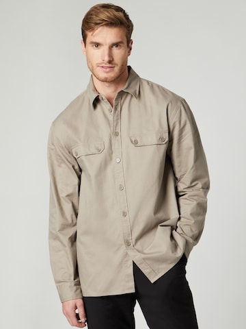 ABOUT YOU x Kevin Trapp - Ajuste regular Camisa 'Jeremias' en beige: frente