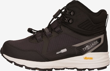 TROLLKIDS Flats in Black: front