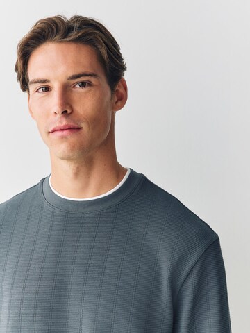 Tricou de la Next pe albastru