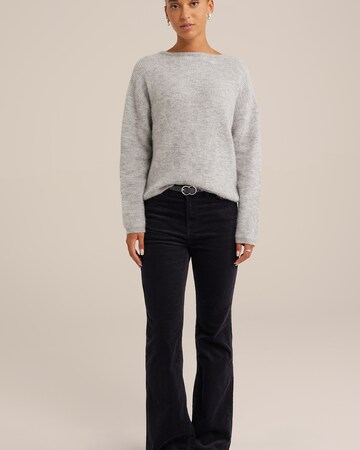 WE Fashion Flared Trousers in Black