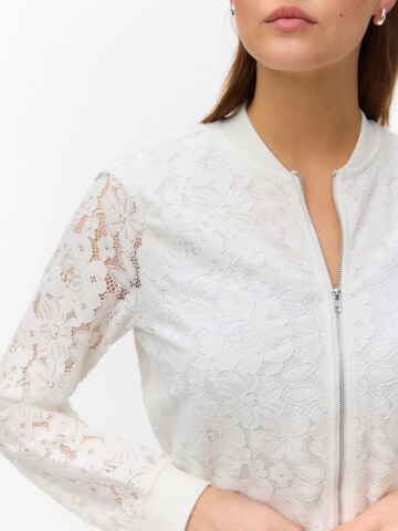 VERO MODA - Chaqueta de entretiempo 'VMHONEY' en blanco