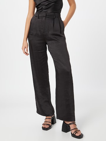 Gina Tricot Pleat-Front Pants 'Raya' in Black: front
