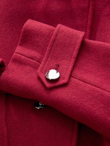 Next Преходно палто в червено