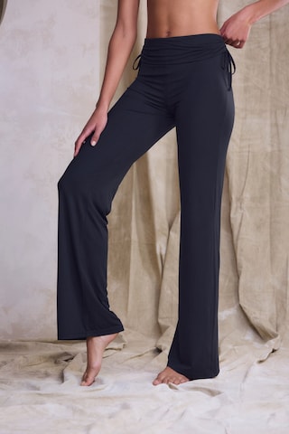 LASCANA Regular Hose in Schwarz