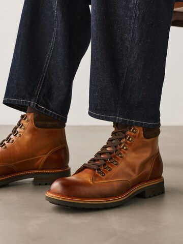 Boots stringati di Next in marrone