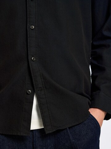 SELECTED HOMME Regular fit Button Up Shirt in Black