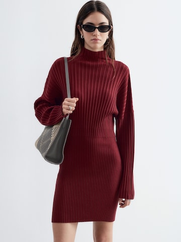 & Other Stories - Vestido de punto en rojo: frente