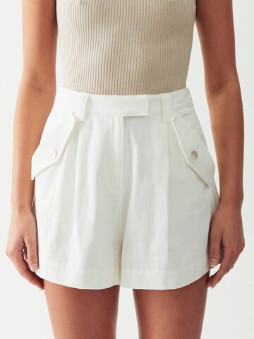 The Fated Regular Trousers 'FAYE SHORTS' in White