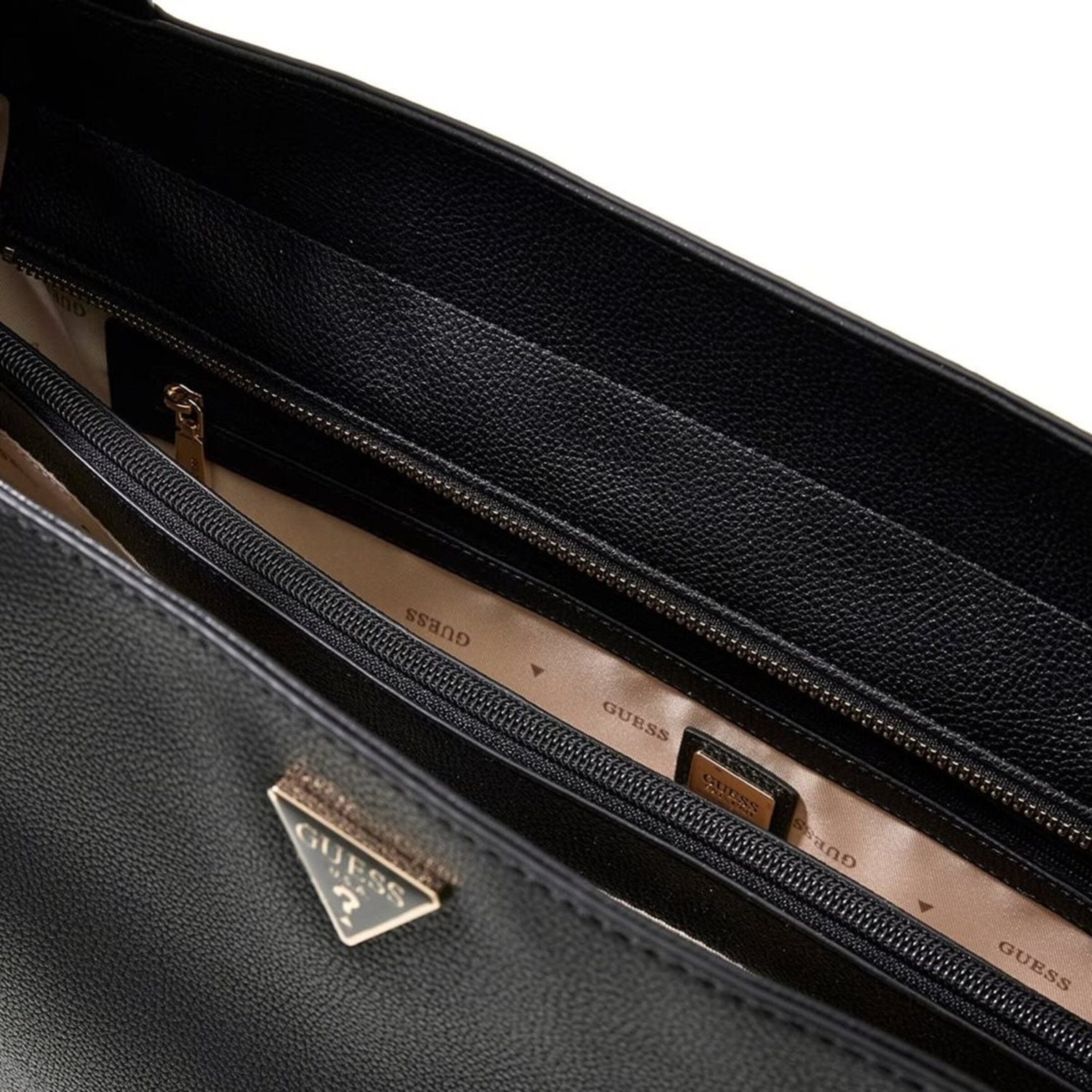 GUESS Schultertasche 'Devon' in Schwarz