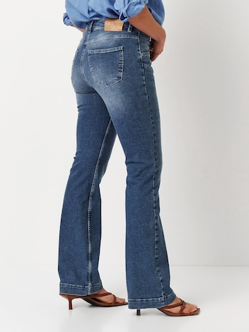 TONI Bootcut Jeans in Blau