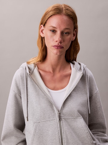 Calvin Klein Jeans Суичъри с качулка в сиво
