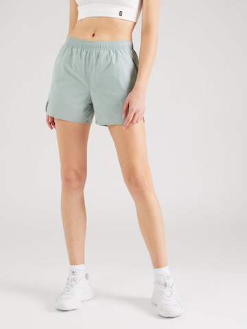 On Regular Workout Pants 'Essential' in Green: front