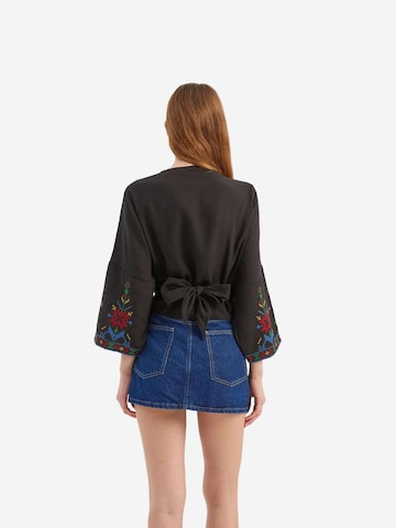 Hiccup Blouse in Black