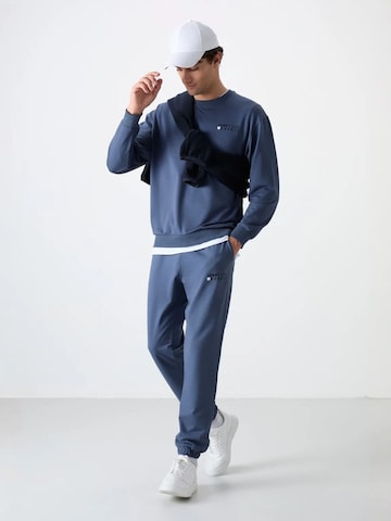 Survêtement Tommy Life en bleu : devant