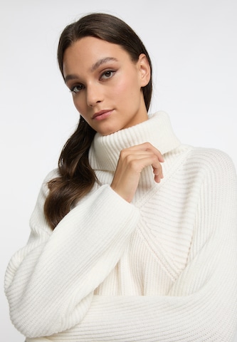 Pullover di RISA in bianco