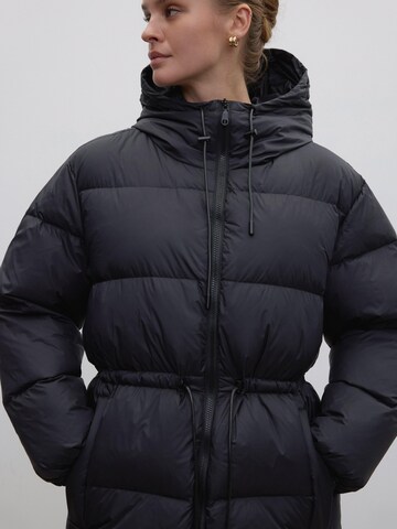 Estro Tussenjas in Zwart