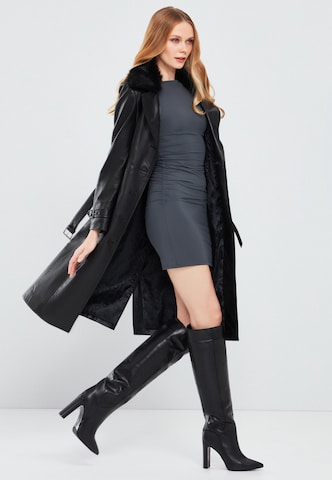 Derimod Mantel in Schwarz