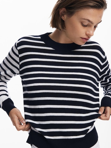 Pulover de la Desigual pe negru