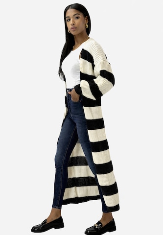 Cappotto in maglia di Elara in beige