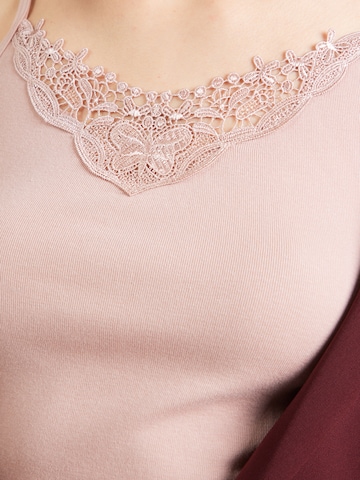 Top 'ONLLULU' de la ONLY pe maro