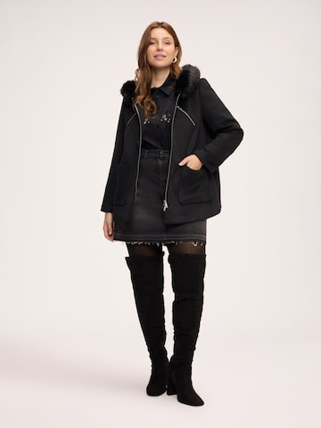 Cappotto di mezza stagione di Fiorella Rubino in nero