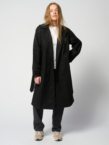 TEESHOPPEN Between-Seasons Coat in Black
