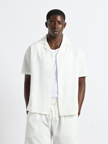 Burocs Regular fit Button Up Shirt in White: front