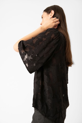 SOAKED IN LUXURY Blouse 'Felisia' in Zwart