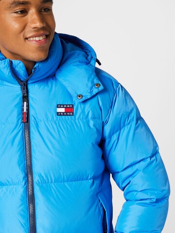 Tommy Jeans Winterjas 'Alaska' in Blauw