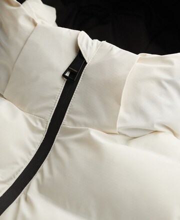 Manteau d’hiver 'City Mid' Superdry en blanc
