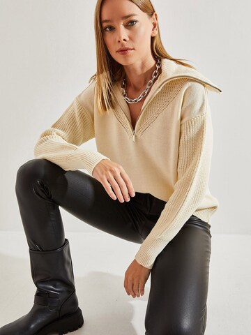 Bianco Lucci Sweater in Beige: front