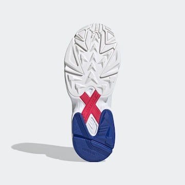 ADIDAS ORIGINALS Rövid szárú sportcipők 'FALCON' - fehér