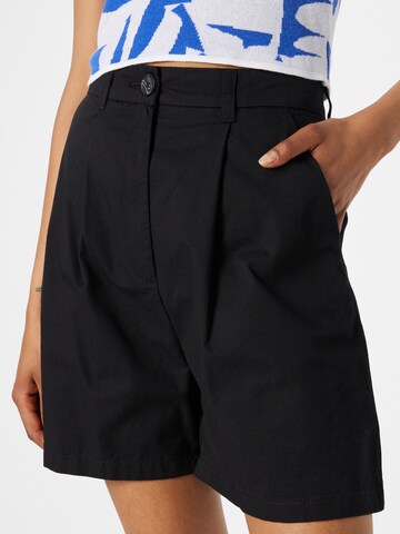 Regular Pantalon à plis Monki en noir