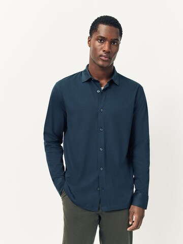 Coupe regular Chemise Next en bleu : devant