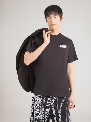 T-Shirt '80GAHT18' Versace Jeans Couture en noir : devant