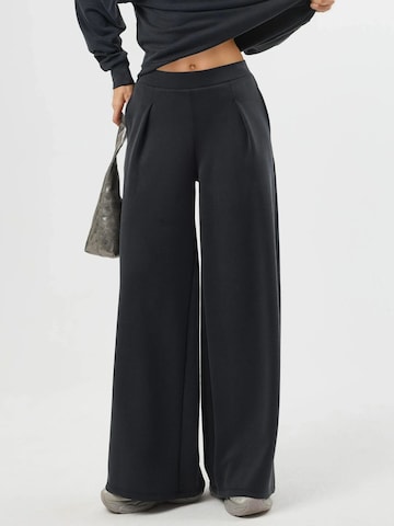 Busem Hose in Grau: Vorderseite