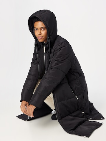 Wallis Zimní kabát – černá